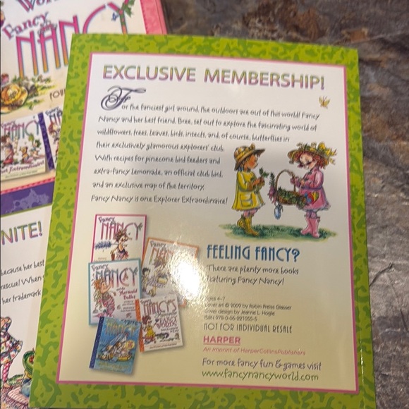 The Wonderful World of Fancy Nancy Book Set plus one extra book - Picture 11 of 11